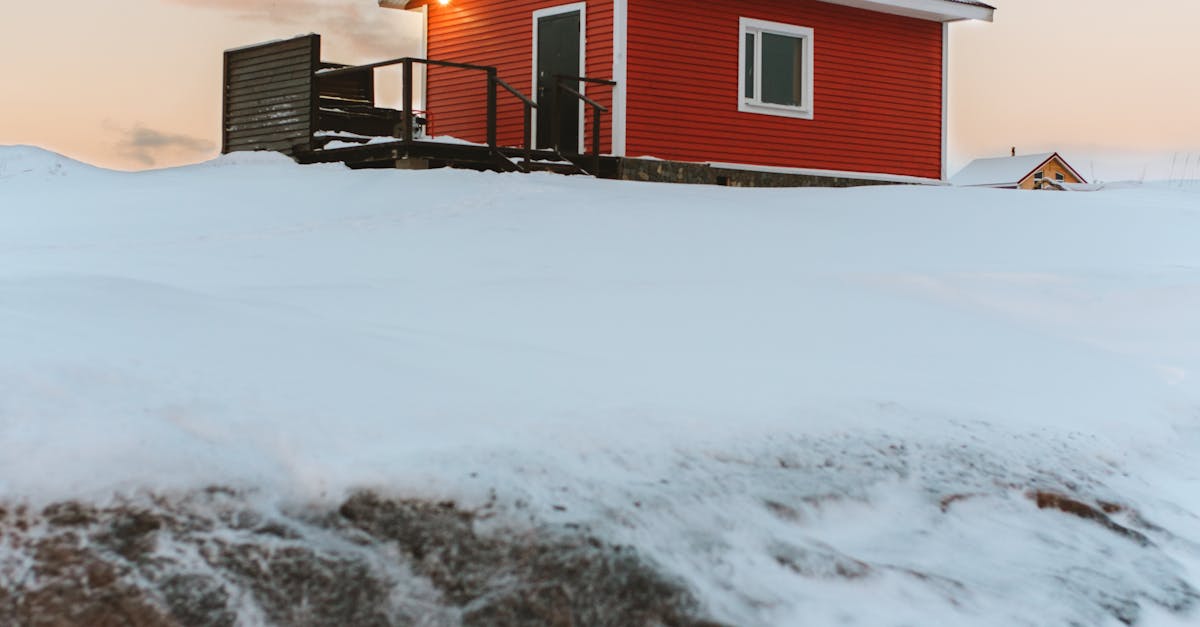 Comparing Traditional vs. Modern Techniques for Pitched Roof Installation