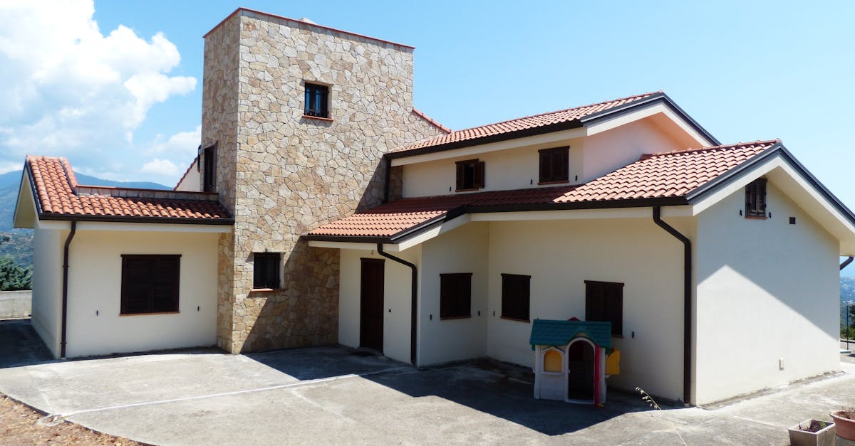Understanding the Maintenance of Wood Shingle Roofs in the UK